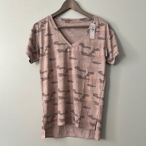 American Eagle Outfitters Pink V-Neck Short Sleeve Tee Pink Camouflage NWT